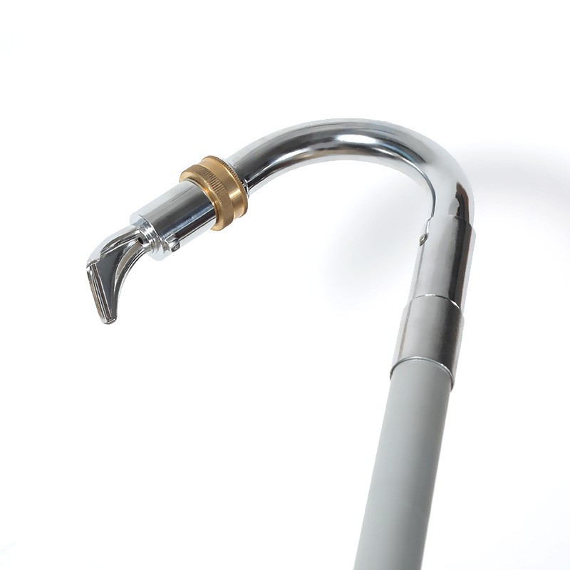 Nettoyer de gouttières avec poteau télescopique